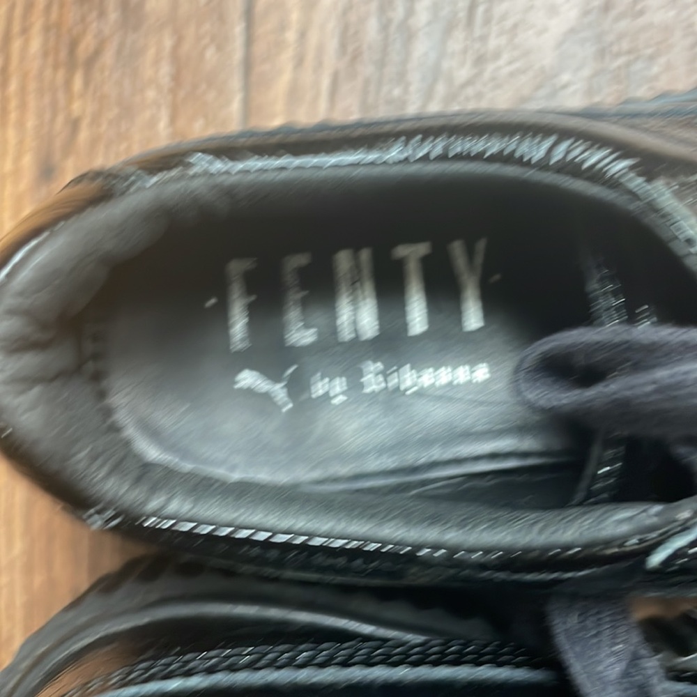 PUMA Fenty By Rihanna Black Crackled Sneaker Creeper Platform
Sneaker. Used - Picture 9 of 10